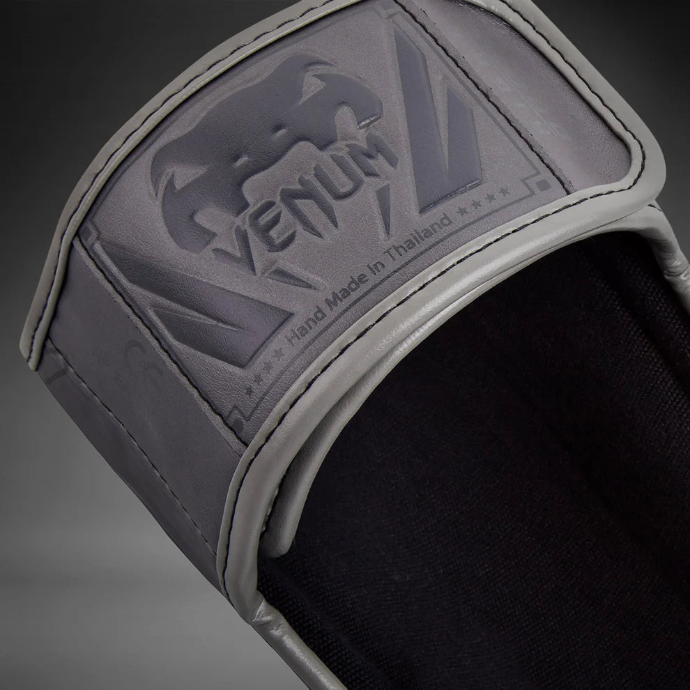 VENUM ELITE canilleras para muay thai y kickboxing